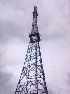 پشتیبانی 30 40 45 50 متری برج آنتن رادیویی Angular Telecom