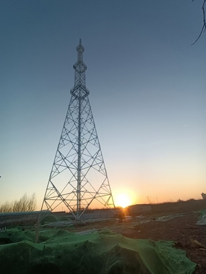 آنتن های رادیویی FM برج ارتباطی Gsm 5g و دکل بالا مایکروویو